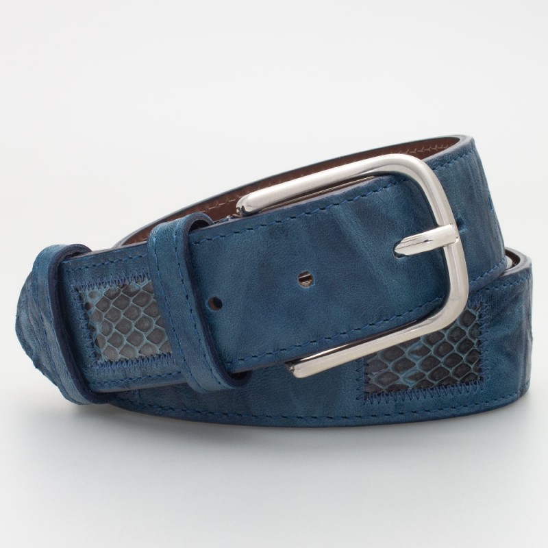 Cintura in pelle stropicciata con inserti colore BLU
