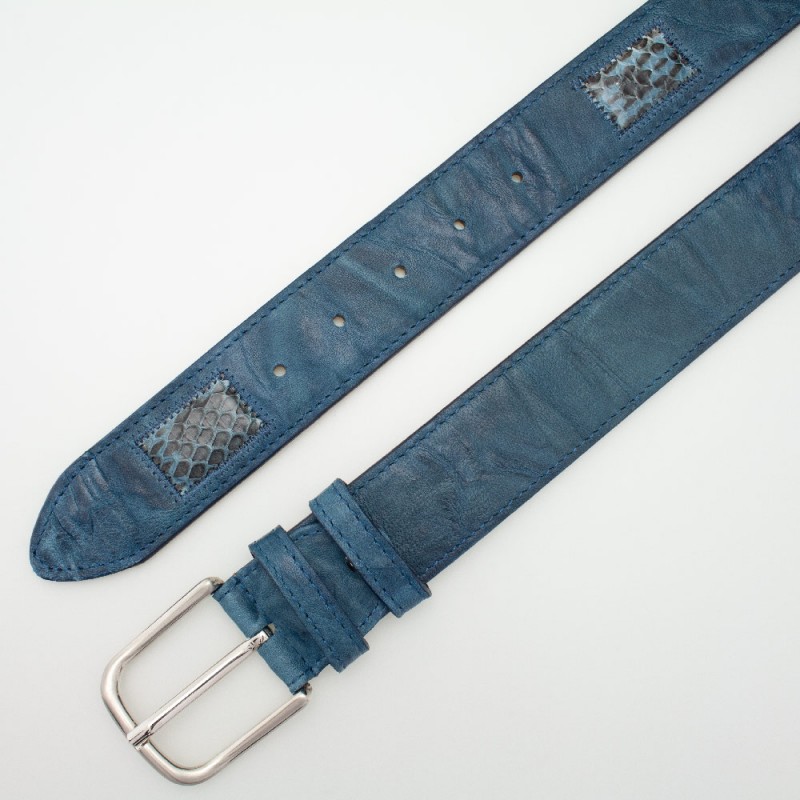 Cintura in pelle stropicciata con inserti colore BLU